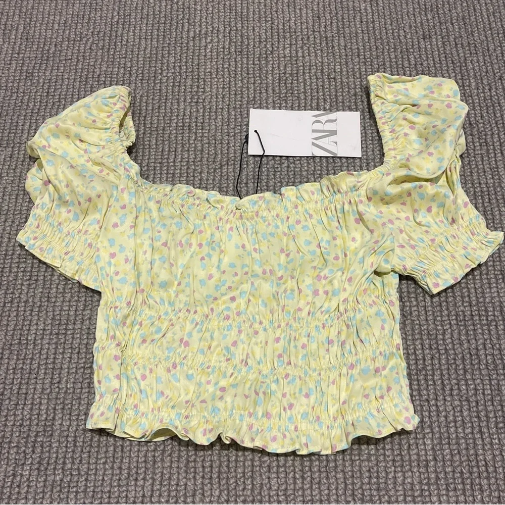 Zara Satin Effect Printed Top in Pastel Yellow (XS) - Picture 3 of 9